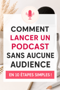 Femme en train d'enregistrer un podcast dans un studio domicile