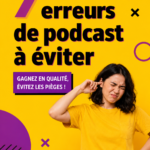 Un podcast en cours d'enregistrement avec un microphone et des écouteurs, illustrant l'importance de la qualité audio.
