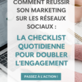 Femme débutant sa journée avec sa checklist de marketing sur les réseaux sociaux