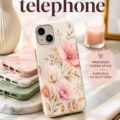 Coques de téléphone colorées en exposition sur une table
