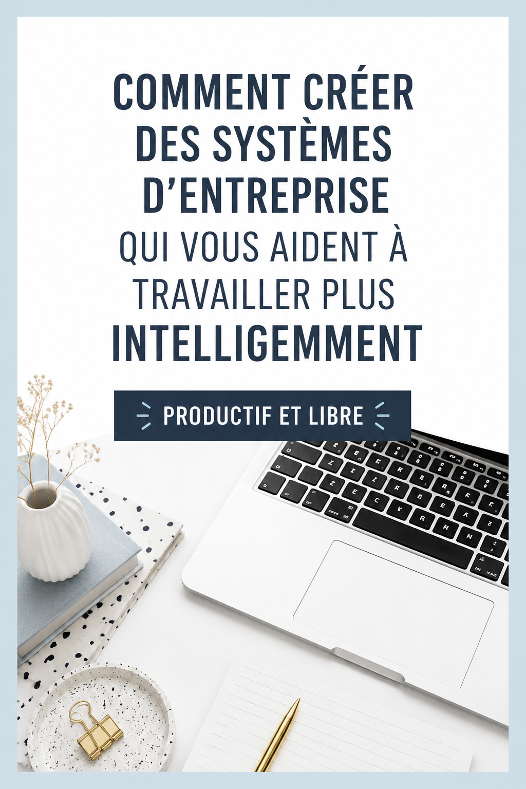 Femme utilisant un ordinateur pour organiser son travail avec des systèmes d'affaires efficaces.