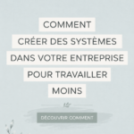 Femme organisée utilisant un ordinateur pour travailler efficacement avec des systèmes en place.