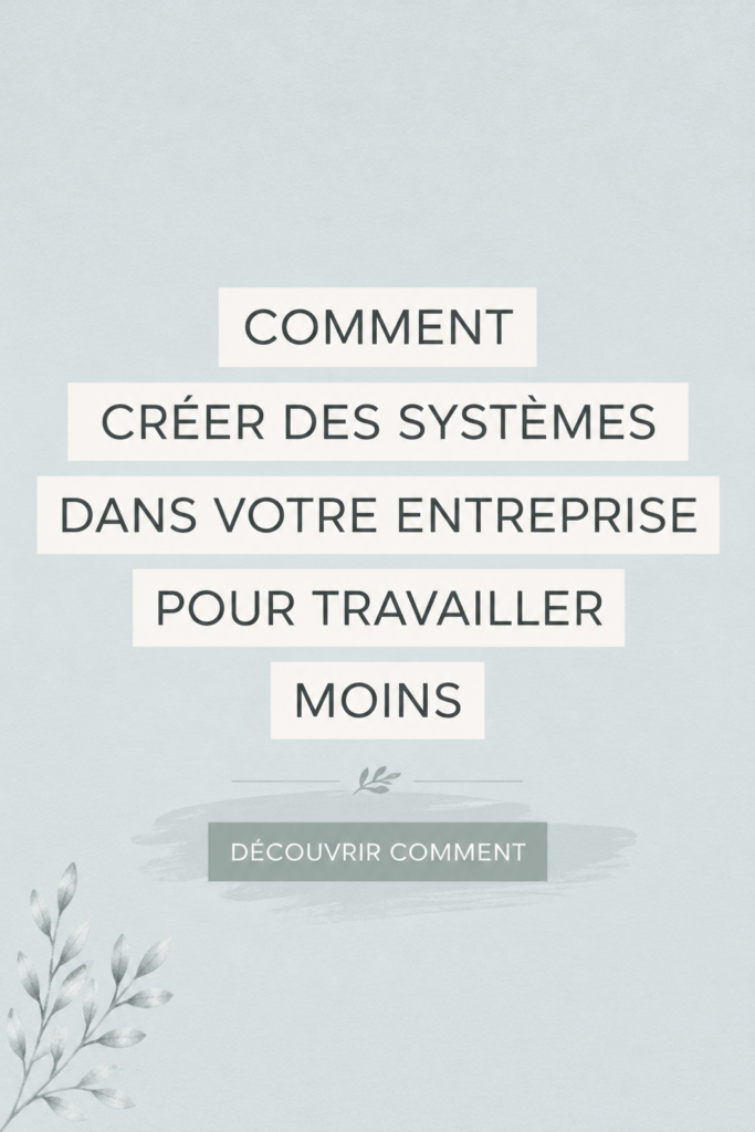 Femme organisée utilisant un ordinateur pour travailler efficacement avec des systèmes en place.