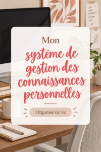 Femme utilisant un tableau pour organiser ses idées sur la gestion de la connaissance.