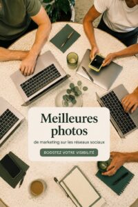Femme utilisant un ordinateur portable pour travailler sur son marketing digital avec des visuels efficaces.