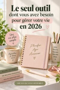 Femme utilisant un outil d'organisation numérique pour gérer son quotidien.